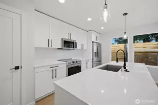 9811 Linden Ave N, Seattle, WA 98103 - Photo 3