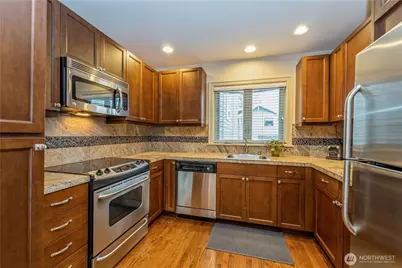 102 Galer Street #202, Seattle, WA 98109 - Photo 5