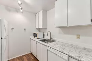 762 Hayes St, Seattle, WA 98109 - Photo 11