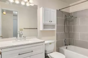 762 Hayes St, Seattle, WA 98109 - Photo 17
