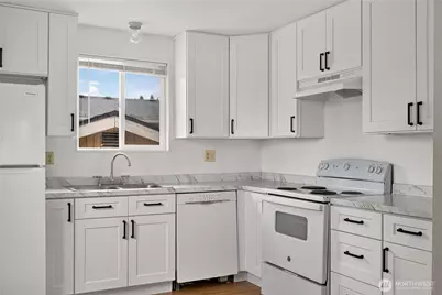 475 Houser Way S #A & B, Renton, WA 98057 - Photo 9