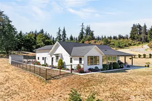 2115 Chinook Ridge Ln, Oak Harbor, WA 98277 - Photo 3