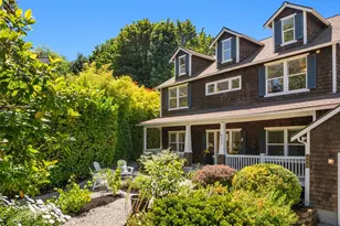 633 Klickitat Pl NE, Bainbridge Island, WA 98110 - Photo 3