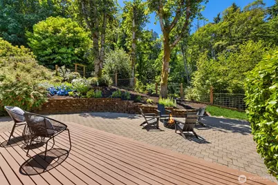 633 Klickitat Place NE, Bainbridge Island, WA 98110 - Photo 15
