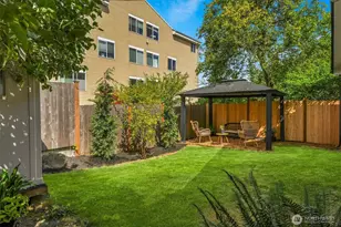 2353 Federal Ave E, Seattle, WA 98102 - Photo 17