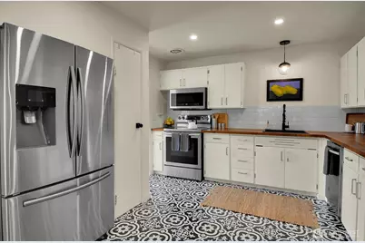 2353 Federal Avenue E, Seattle, WA 98102 - Photo 9