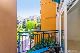2414 1st Ave, Seattle, WA 98121 - Photo 9