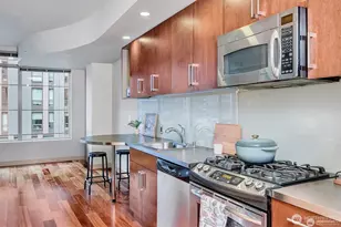 910 Lenora St, Seattle, WA 98121 - Photo 5