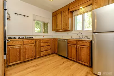 10082 Des Moines Memorial Drive S, Seattle, WA 98168 - Photo 13