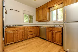 10082 Des Moines Memorial Dr S, Seattle, WA 98168 - Photo 13