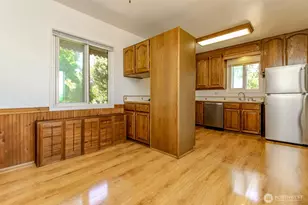 10082 Des Moines Memorial Dr S, Seattle, WA 98168 - Photo 11