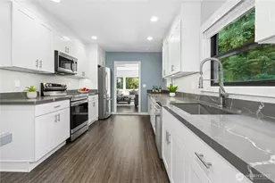 8538 Ashworth Ave N, Seattle, WA 98103 - Photo 11