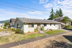 404 11th St, Raymond, WA 98577 - Photo 3