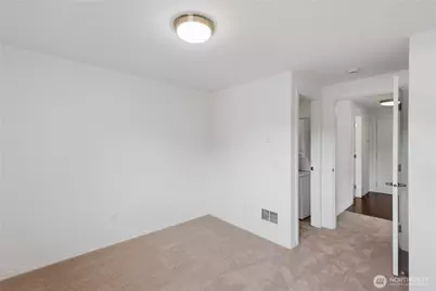 14300 32nd Avenue NE #410, Seattle, WA 98125 - Photo 21