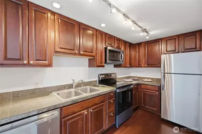 14300 32nd Avenue NE #410, Seattle, WA 98125 - Photo 19