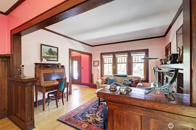 4655 Eastern Avenue N, Seattle, WA 98103 - Photo 7