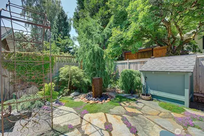 4655 Eastern Avenue N, Seattle, WA 98103 - Photo 33