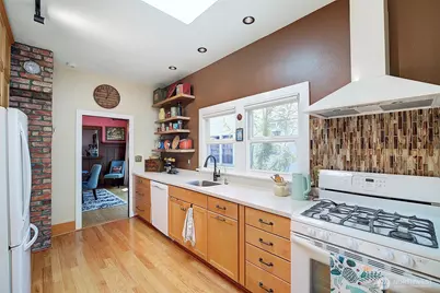 4655 Eastern Avenue N, Seattle, WA 98103 - Photo 13
