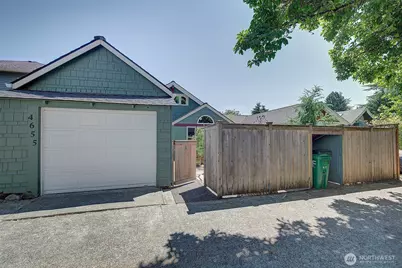 4655 Eastern Avenue N, Seattle, WA 98103 - Photo 35