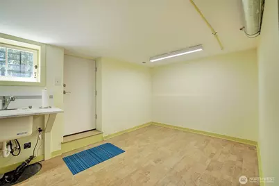 4655 Eastern Avenue N, Seattle, WA 98103 - Photo 29