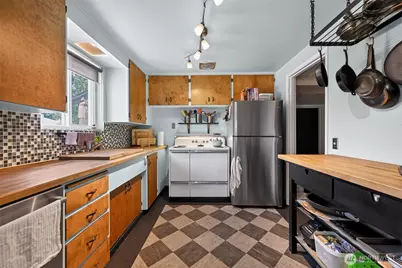 9219 26th Avenue SW, Seattle, WA 98106 - Photo 15