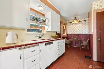 6505 Dayton Avenue N, Seattle, WA 98103 - Photo 9