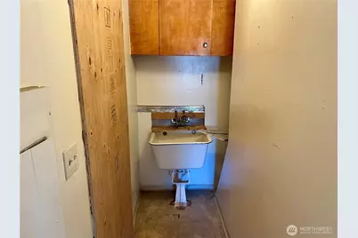 9058 Wallingford Avenue N, Seattle, WA 98103 - Photo 9