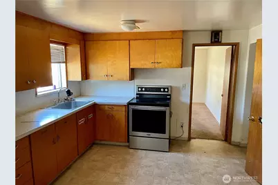 9058 Wallingford Avenue N, Seattle, WA 98103 - Photo 7
