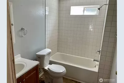 9058 Wallingford Avenue N, Seattle, WA 98103 - Photo 13
