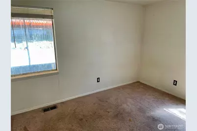 9058 Wallingford Avenue N, Seattle, WA 98103 - Photo 11