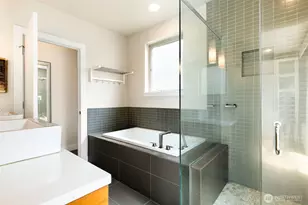 728 Boylston Ave E, Seattle, WA 98102 - Photo 23