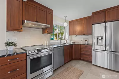 2025 Fairview Avenue E #E, Seattle, WA 98102 - Photo 15