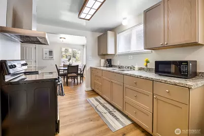 9201 36 Avenue S, Seattle, WA 98118 - Photo 29