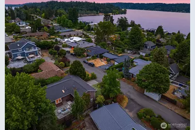 6425 Hampton Road S, Seattle, WA 98118 - Photo 33