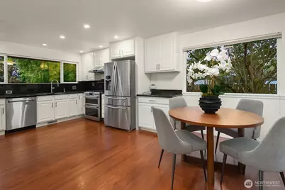 6425 Hampton Road S, Seattle, WA 98118 - Photo 15