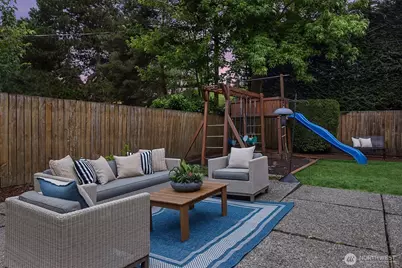 6425 Hampton Road S, Seattle, WA 98118 - Photo 29