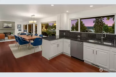 6425 Hampton Road S, Seattle, WA 98118 - Photo 9