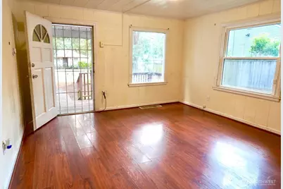 14040 Ashworth Avenue N, Seattle, WA 98133 - Photo 3