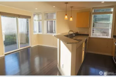 626 4th Avenue W #201, Seattle, WA 98119 - Photo 7