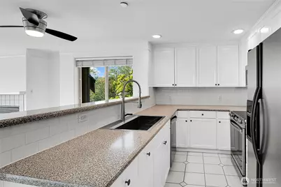 15330 Sunwood Boulevard #E304, Tukwila, WA 98188 - Photo 17
