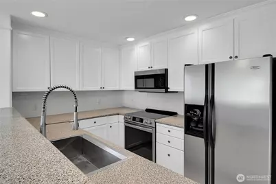 15330 Sunwood Boulevard #E304, Tukwila, WA 98188 - Photo 15