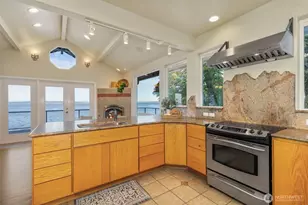 131 S Bay Way, Port Ludlow, WA 98365 - Photo 15