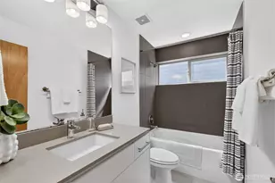 4222 Linden Ave N, Seattle, WA 98103 - Photo 23