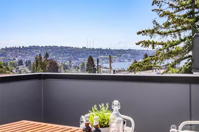 4222 Linden Avenue N, Seattle, WA 98103 - Photo 1