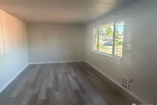 404 S Division Ln, Tacoma, WA 98418 - Photo 3