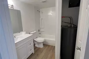 10443 17th Ave SW, Seattle, WA 98146 - Photo 15