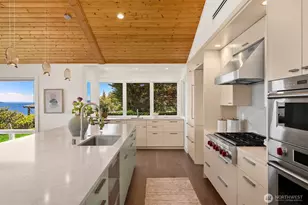 7464 Madrona Dr NE, Bainbridge Island, WA 98110 - Photo 13