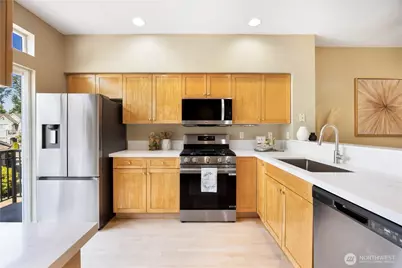 12330 NE 92nd Lane #402, Kirkland, WA 98033 - Photo 11