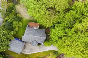 9602 NE 35th Pl, Clyde Hill, WA 98004 - Photo 25
