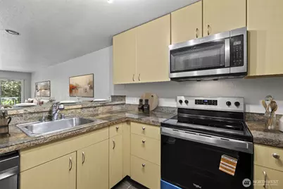 12511 SE 41st Place #A303, Bellevue, WA 98006 - Photo 9